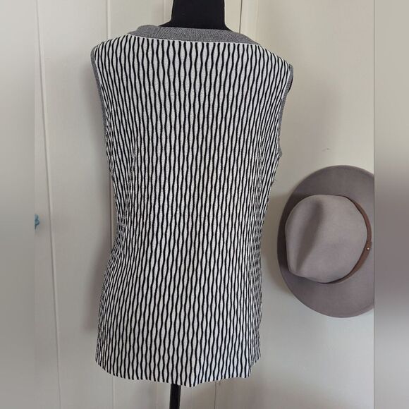 Misook S Black White Top Quiet Luxury Minimalist Career Work Wear Coastal - Picture 5 of 9